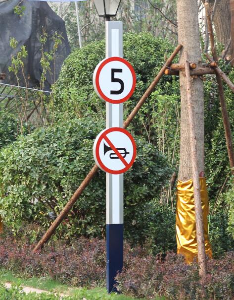 龙马潭户外立牌